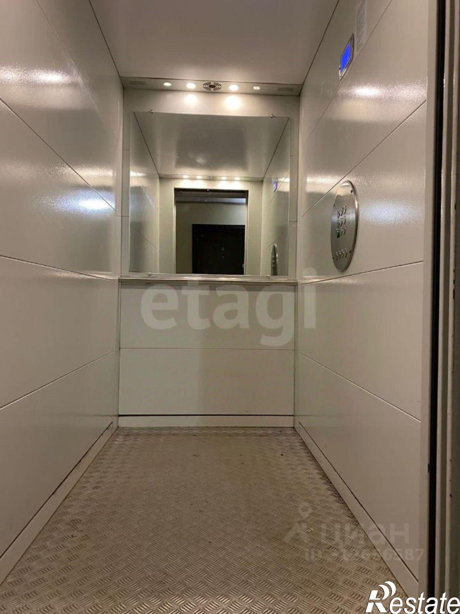 Купить квартиру за 5 500 000 рублей на Старокараваевская улица, 12