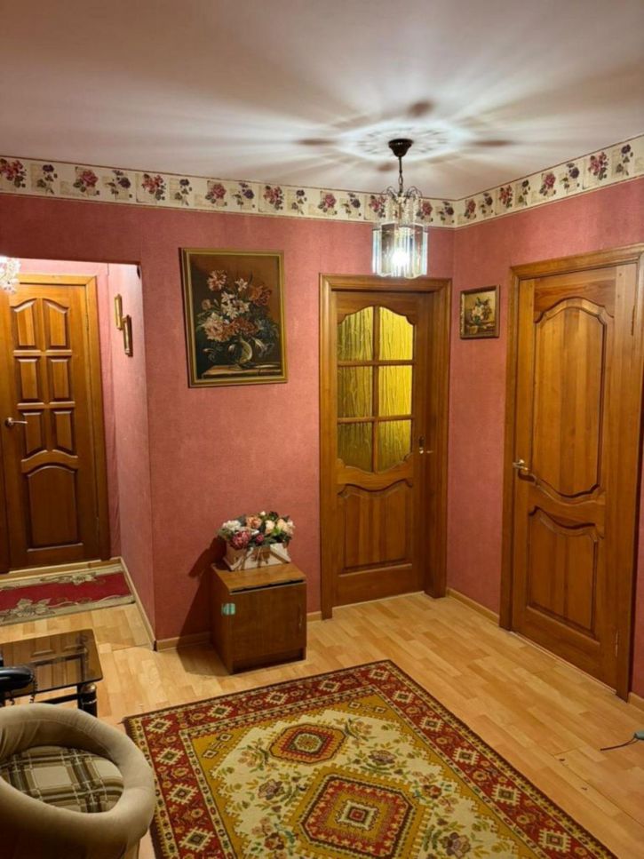 3-комн квартира 8 Марта ул, 54