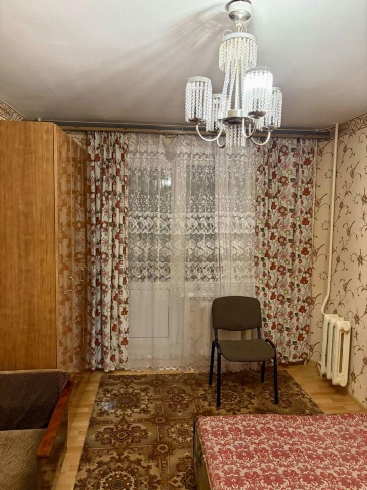 3-комн квартира 8 Марта ул, 54