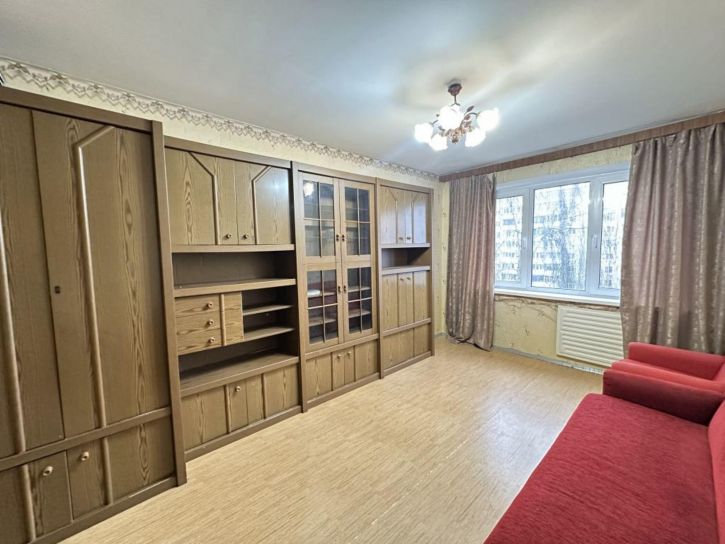 3-комн квартира Свердлова ул, 80