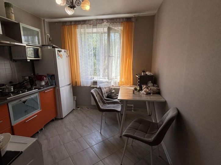 2-комн квартира Полянская ул, 37