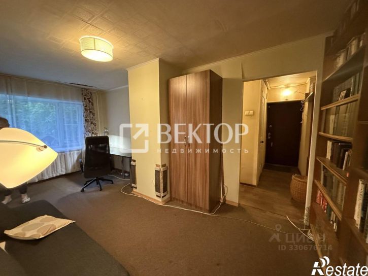 2-комн квартира улица Титова, 20,  д. 20