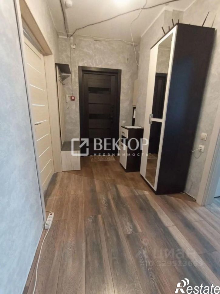 3-комн квартира улица Олега Юрасова, 1,  д. 1