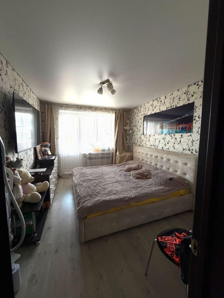 4-комн квартира Задорина ул, 8