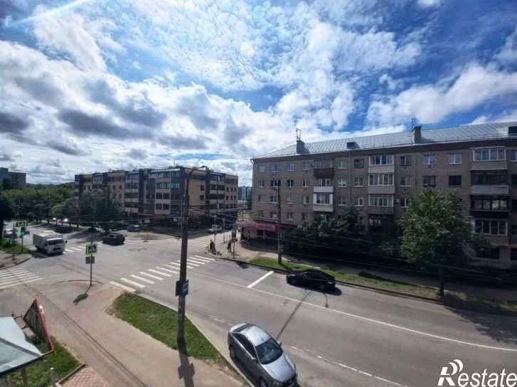 2-комн квартира Титова ул, 13