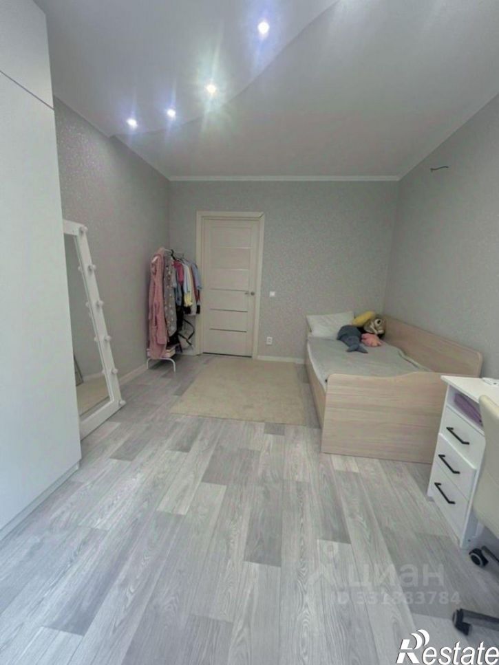 3-комн квартира ул Задорина, 8,  д. 8
