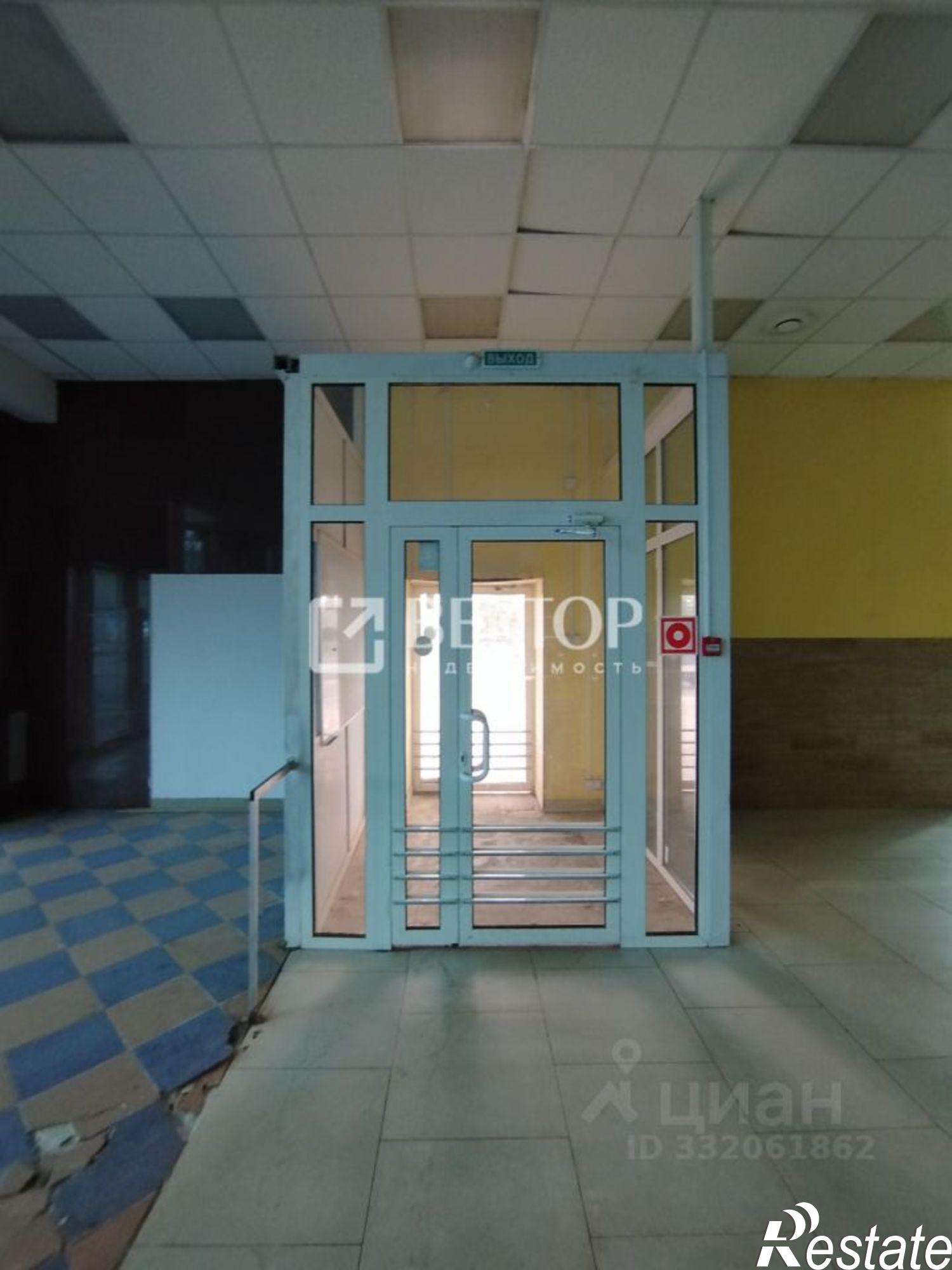 Купить торговое помещение за 4 560 500 рублей на ул Галичская, 111