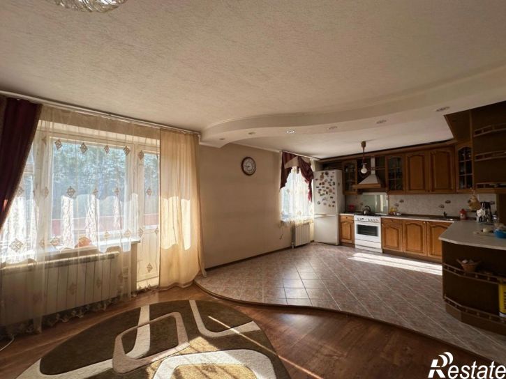 4-комн квартира Гагарина ул, 2а