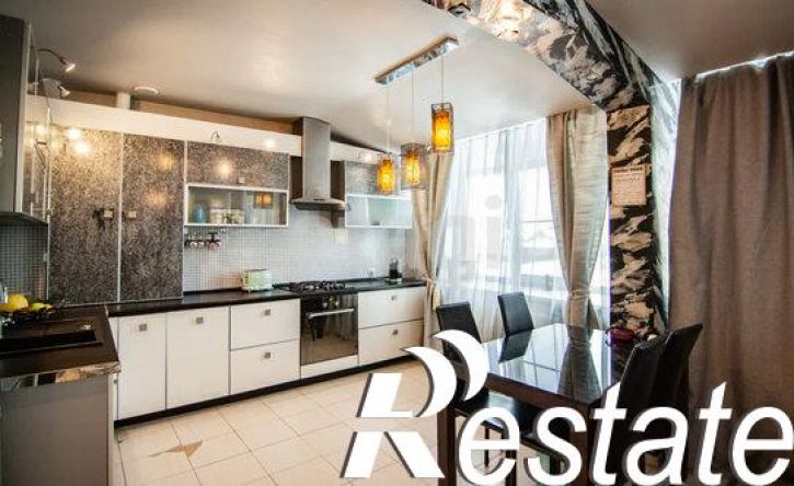 3-комн квартира улица Стопани, 32,  д. 32
