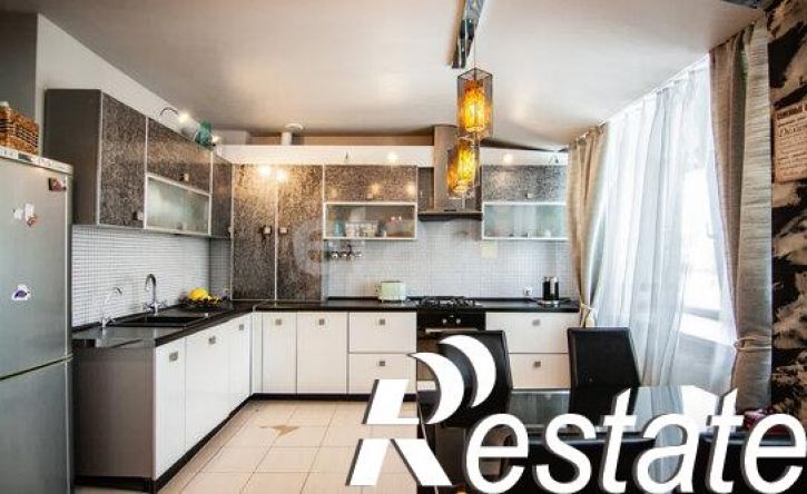 3-комн квартира улица Стопани, 32,  д. 32