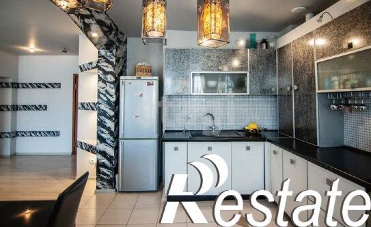3-комн квартира улица Стопани, 32,  д. 32