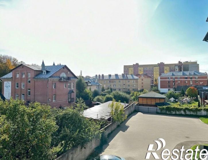 3-комн квартира 8 Марта ул, 55